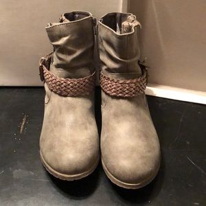 Mudd ankle boots/booties Sz 9